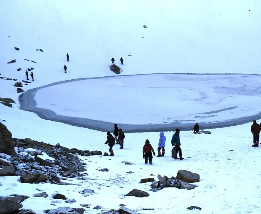 Roopkund-Lake-scaled